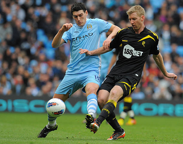 对年轻球员 对年轻球员